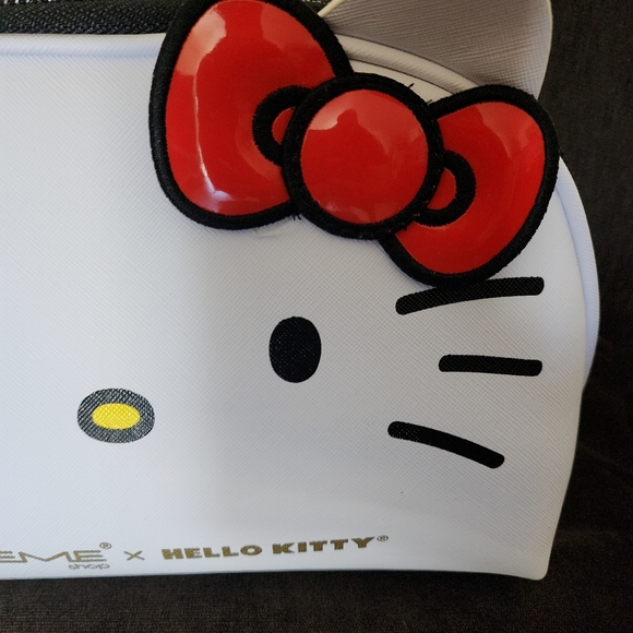 The Crème Shop x Hello Kitty Y2K Cutie Makeup Pouch - Picture 4 of 6